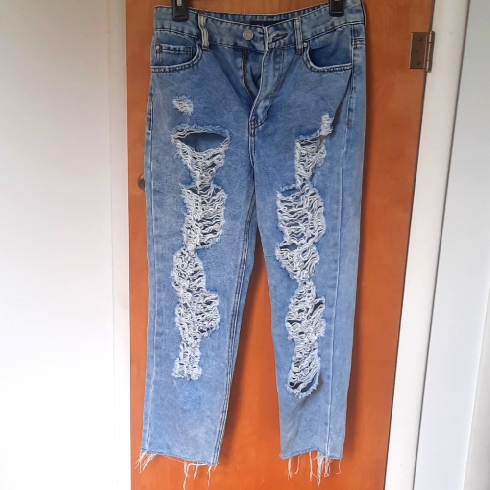 Indigo Rein distressed jeans, lightly worn. Size 7